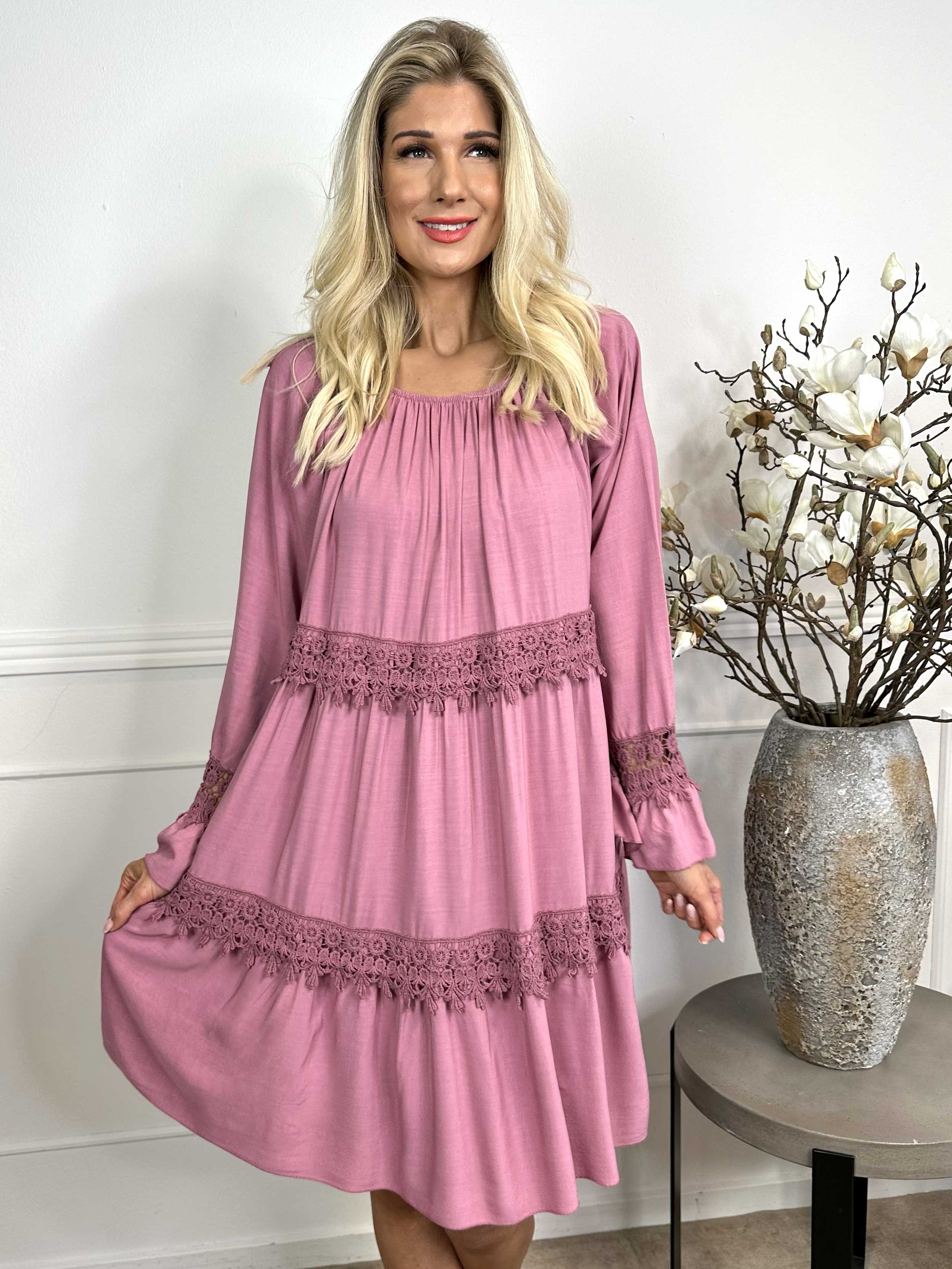 Tilda - Sød tunikakjole med broderinger